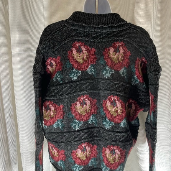 Eddie Bauer sweater black and multicolored floral print - Picture 8 of 9